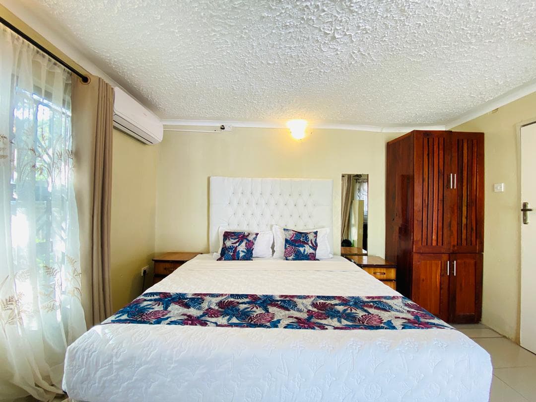 Self-contained image 2