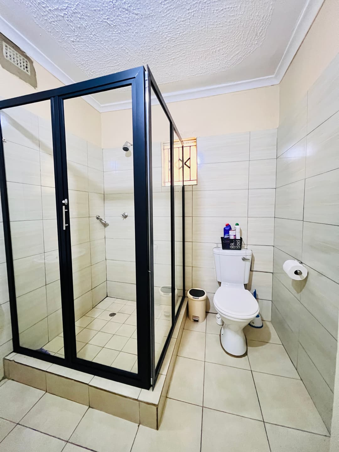 Standard En-suite Room image 10