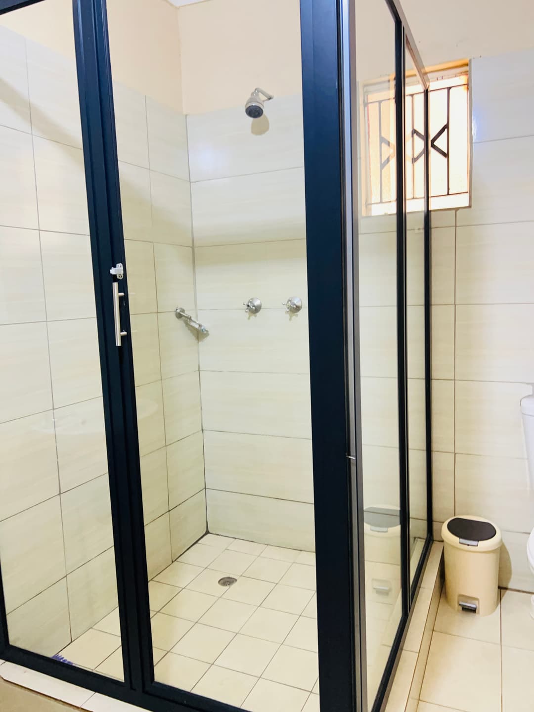 Standard En-suite Room image 2